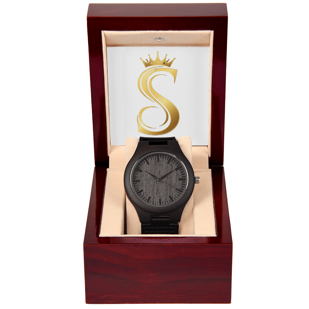 Logotipo de Seventus, fondo transparente, reloj de madera