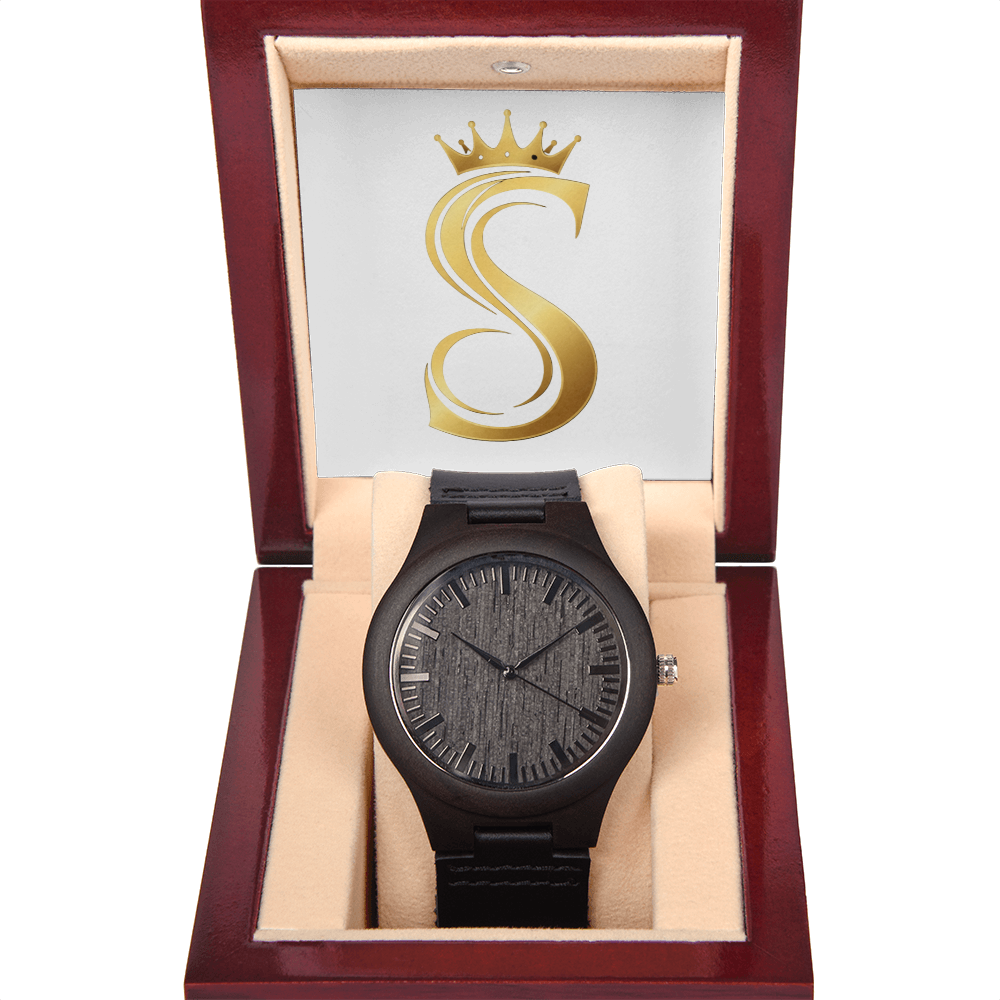 Logotipo de Seventus, fondo transparente, reloj de madera